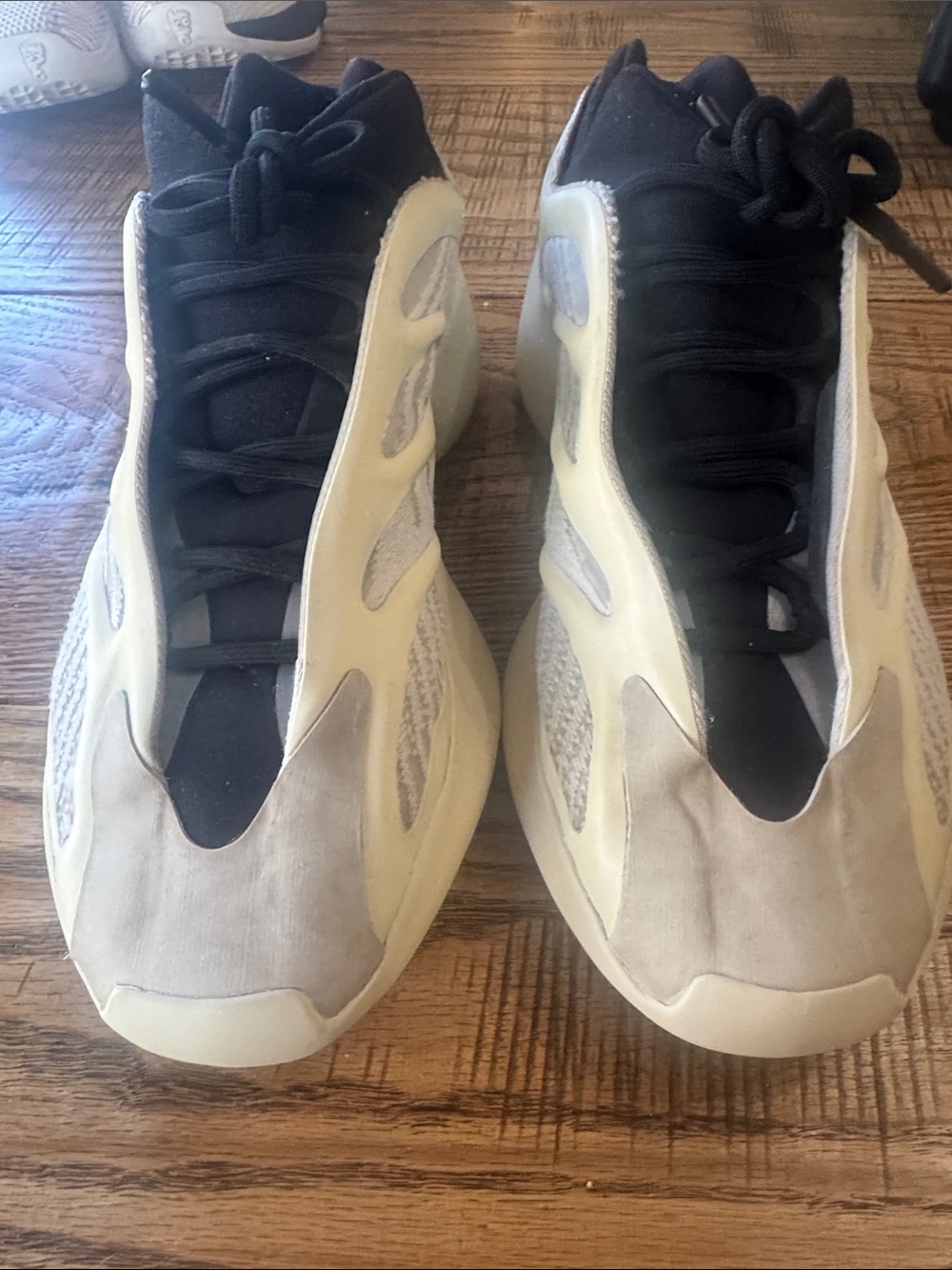 Adidas Yeezy 700 V3 Azalea